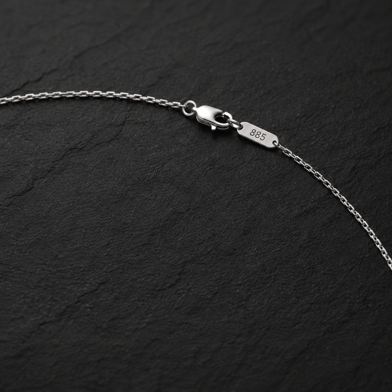 Arc Fine Box Chain Necklace